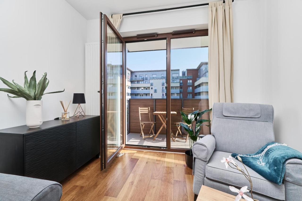 Nowa Teczowa Apartments Promenada Staromiejska By Noclegi Renters Wrocław Eksteriør bilde